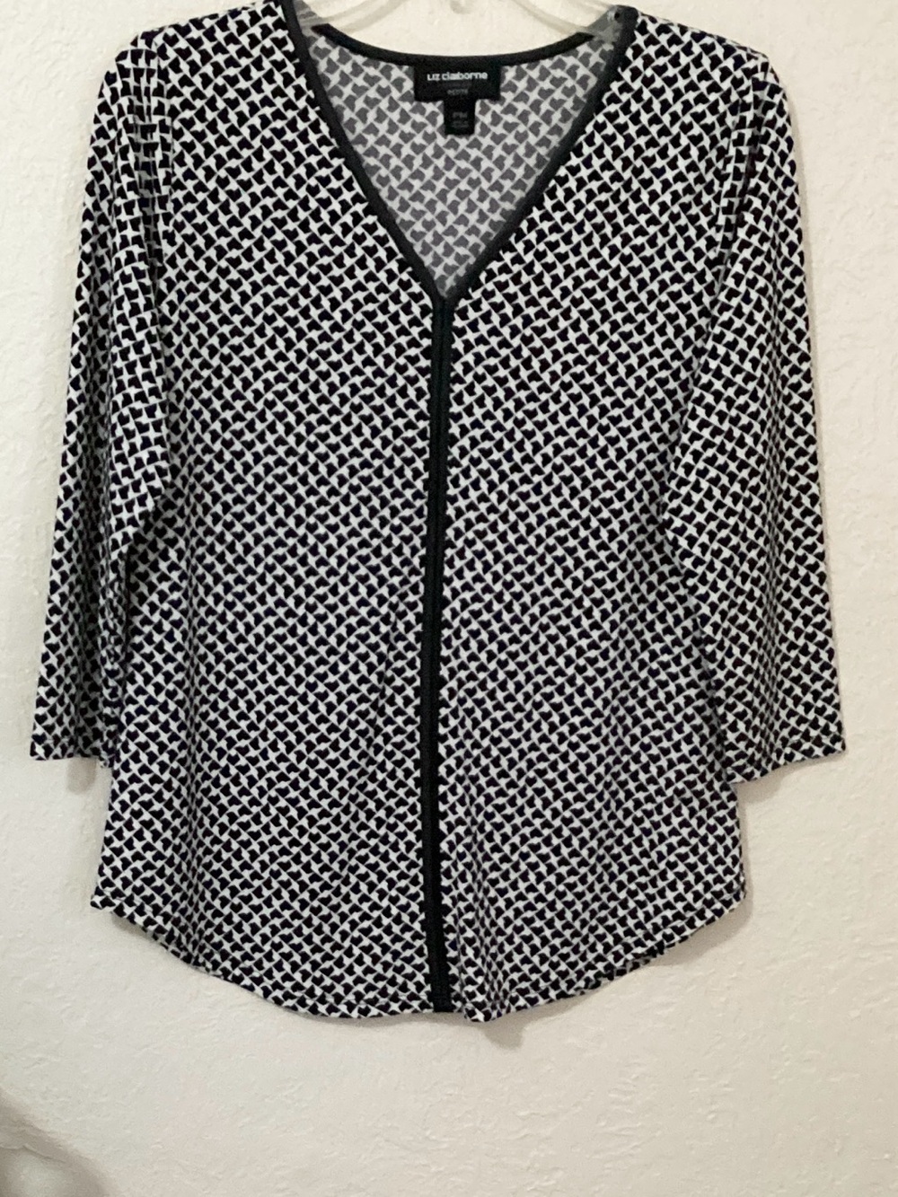 Liz Claiborne Faux Leather Trim Top Black and White Houndstooth Pattern Petite M